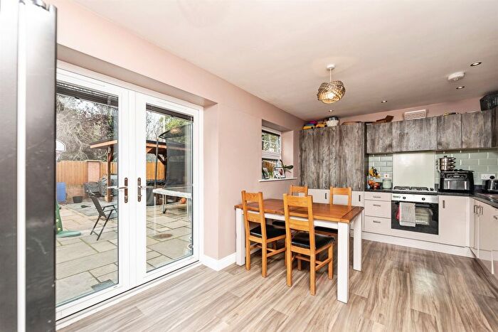 3 Bedroom Semi-detached House For Sale In Pecan Court, Pontefract, WF8