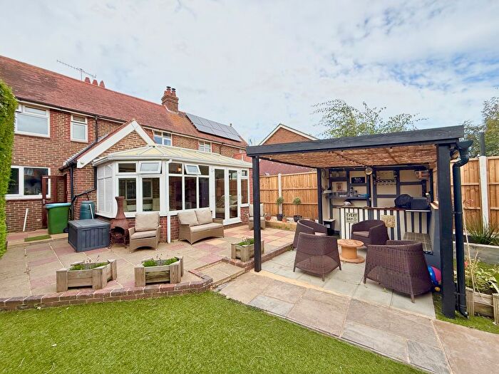 3 Bedroom Semi-detached House For Sale In Worthing Road, Littlehampton, West Sussex, BN17