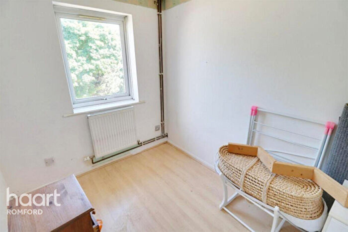 2 Bedroom Apartment To Rent In Braithwaite Avenue, Romford, RM7