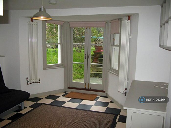 1 Bedroom Flat To Rent In Tollington Park, London, N4