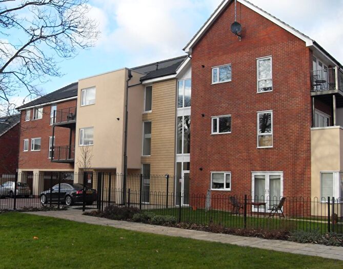 1 Bedroom Flat To Rent In Holywell Way, Stanwell, TW19