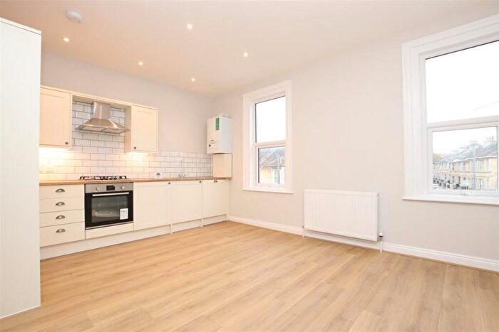 3 Bedroom Flat To Rent In Victoria Terrace, Bath, BA2