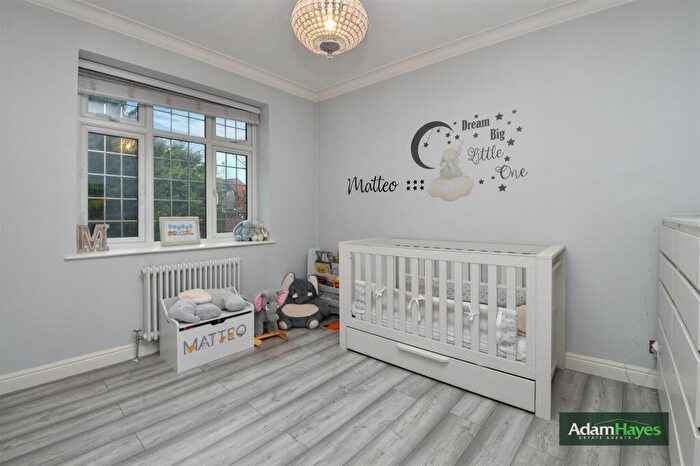 3 Bedroom Apartment For Sale In Woodstock Road, Golders Green, NW11