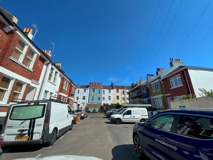 5 Bedroom House To Rent In Lincoln Cottages, Brighton, BN2