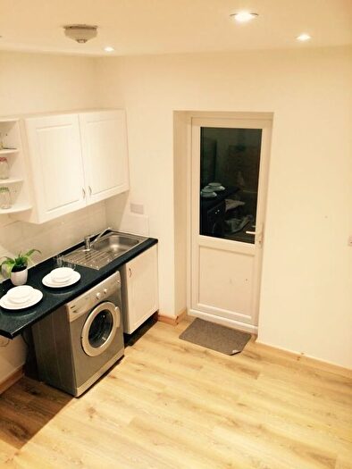 1 Bedroom Flat To Rent In Old Oak Road, Acton, W3