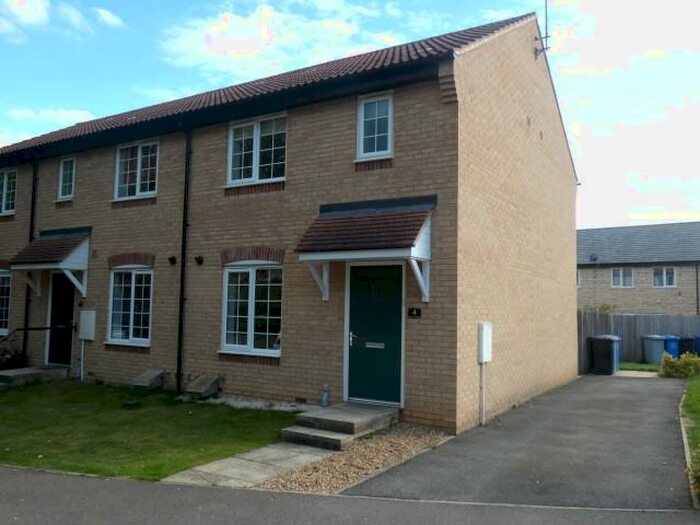3 Bedroom End Of Terrace House To Rent In Barnwell Close, NN15