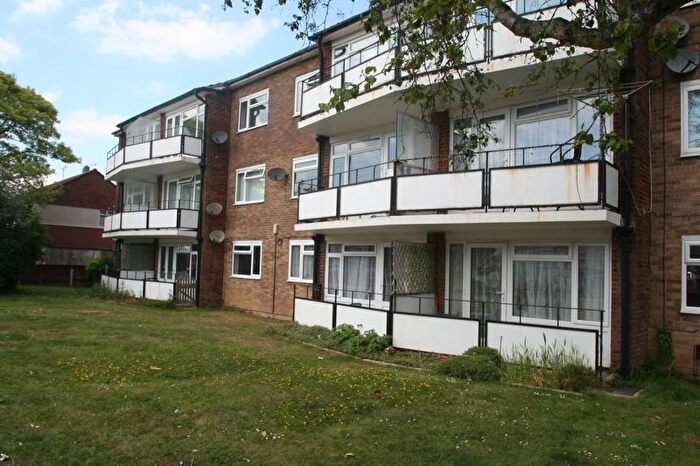 2 Bedroom Flat To Rent In The Causeway, Worthing, BN12
