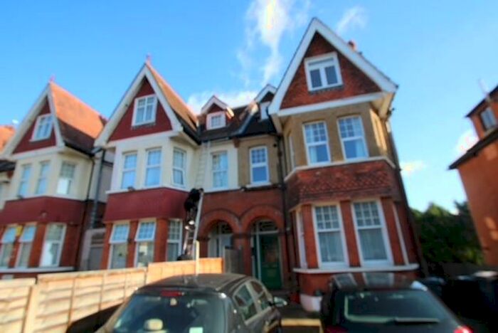Flat To Rent In St Augustines Avenue, South Croydon, CR2