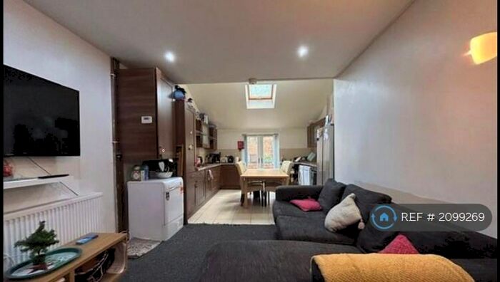 6 Bedroom Detached House To Rent In Harrington Drive, NG8