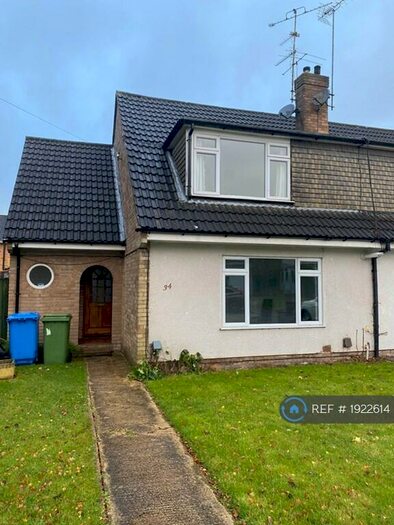 3 Bedroom Semi-Detached House To Rent In Harvey Road, Farnborough, GU14