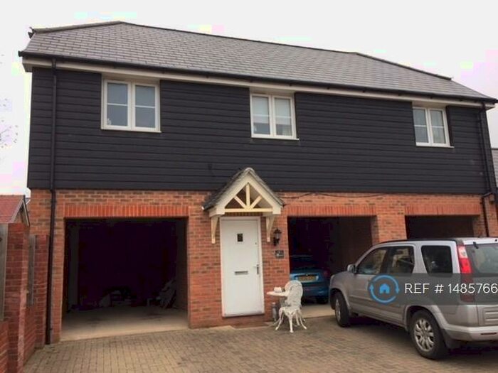 2 Bedroom Maisonette To Rent In Guillemot Street, Bracknell, RG12