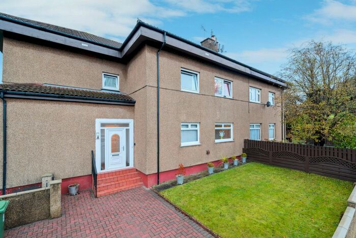 3 Bedroom Flat To Rent In Moyne Road, Glasgow, Glasgow, G53