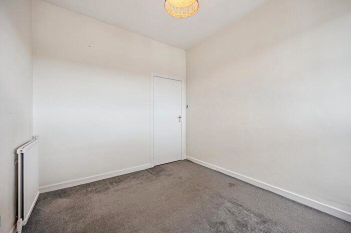 1 Bedroom Flat To Rent In Kelvin Court, Anniesland, Glasgow, G12
