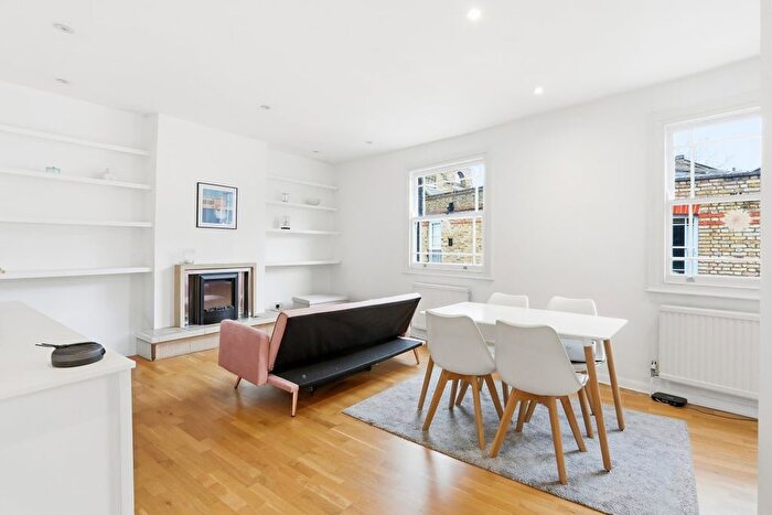 3 Bedroom Flat To Rent In Drayson Mews, Kensington High Street, W8