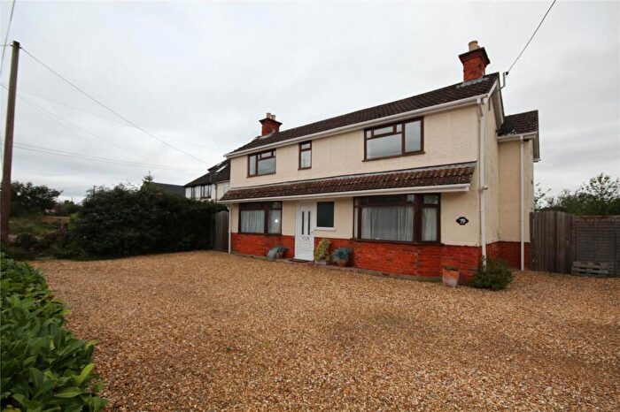 4 Bedroom Detached House To Rent In Eastfield Lane, Ringwood, Hampshire, BH24