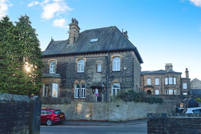 6 Bedroom Semi Detached House For Sale In Balmoral Place, Halifax, HX1