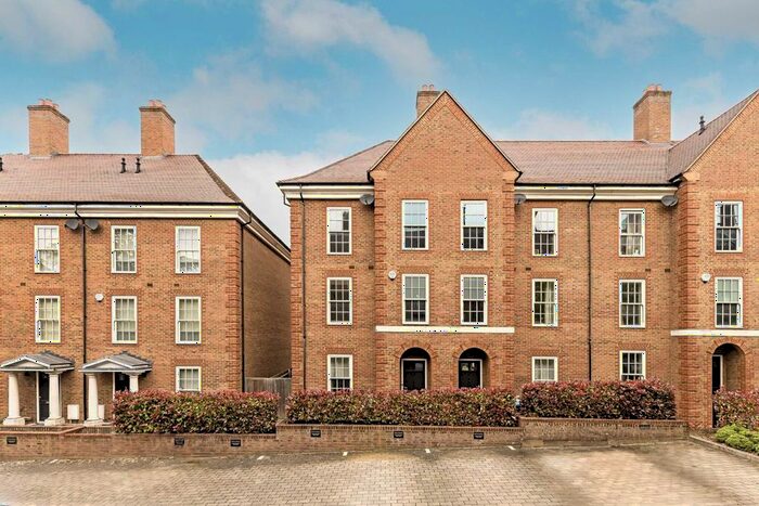 3 Bedroom Property To Rent In Ashridge Close, London, N3