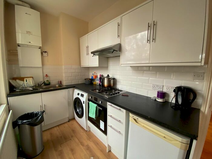 2 Bedroom Flat To Rent In Lower Addiscombe Road, Croydon, CR0