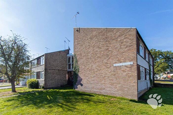 1 Bedroom Apartment For Sale In Great Knightleys, Lee Chapel North, SS15