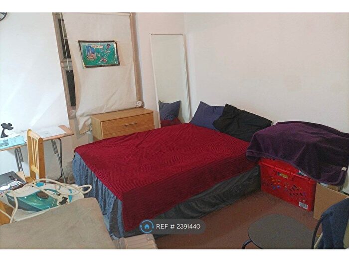 3 Bedroom Flat To Rent In Edgware Road, London, W2