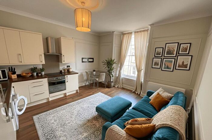 2 Bedroom Flat To Rent In Union Street, Dundee, DD1