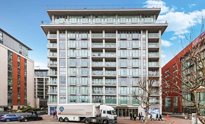 2 Bedroom Flat To Rent In Western Gateway, Royal Docks, London, E16