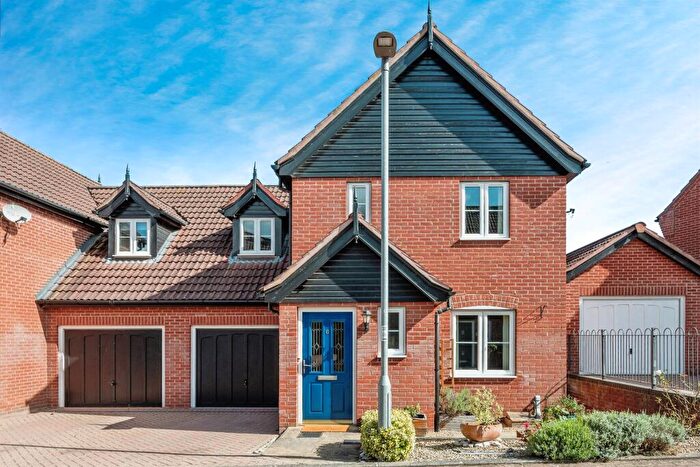 3 Bedroom Link Detached House For Sale In Proudfoot Way, Aylsham, Norwich, NR11