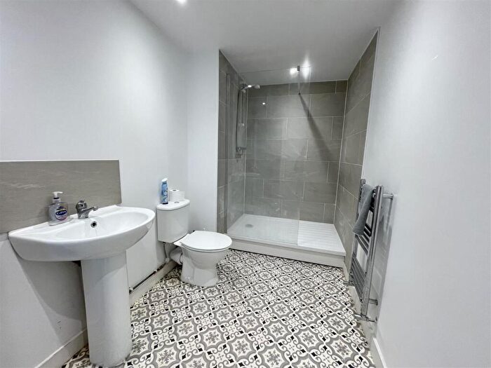 3 Bedroom Flat To Rent In Lewes Road, BN2