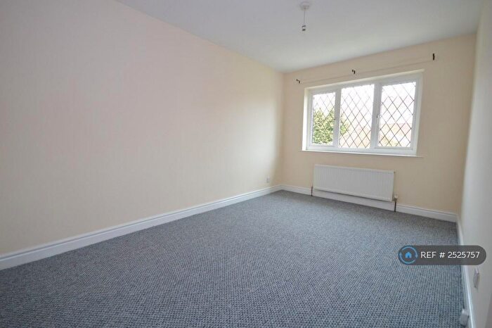 2 Bedroom Semi-Detached House To Rent In Thirlmere Close, Leeds, LS11