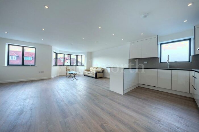 2 Bedroom Apartment To Rent In Hoop Lane, London, NW11