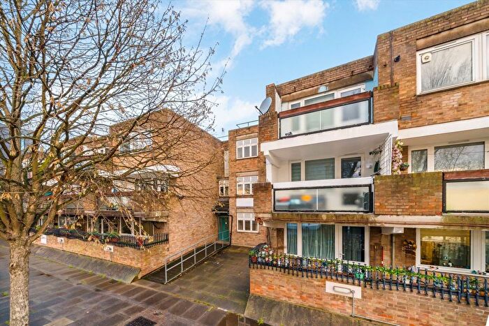 3 Bedroom Flat For Sale In Aldsworth Close, Maida Vale, W9