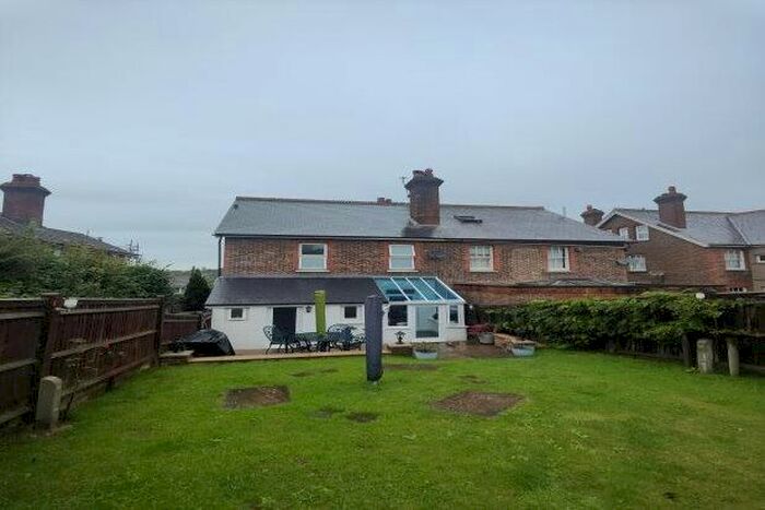 3 Bedroom Semi-Detached House To Rent In Laurelhurst, Heathfield, TN21