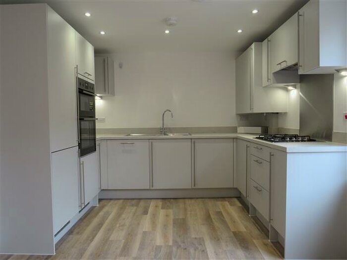 2 Bedroom Apartment To Rent In Cornwell Avenue, Crawley, RH10