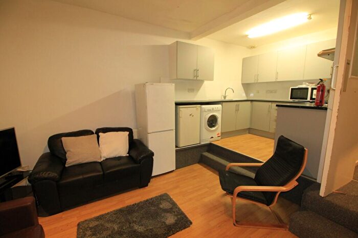 1 Bedroom Terraced House To Rent In Mansfield Road, Nottingham, NG1