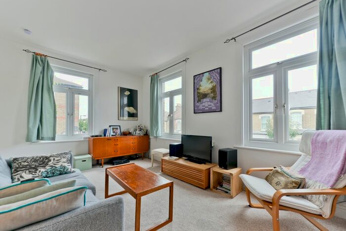 2 Bedroom Flat To Rent In North Cross Road, London, SE22