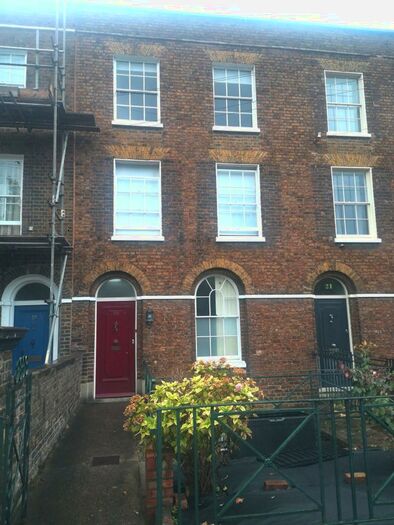 1 Bedroom House To Rent In New Road, Rochester, ME1