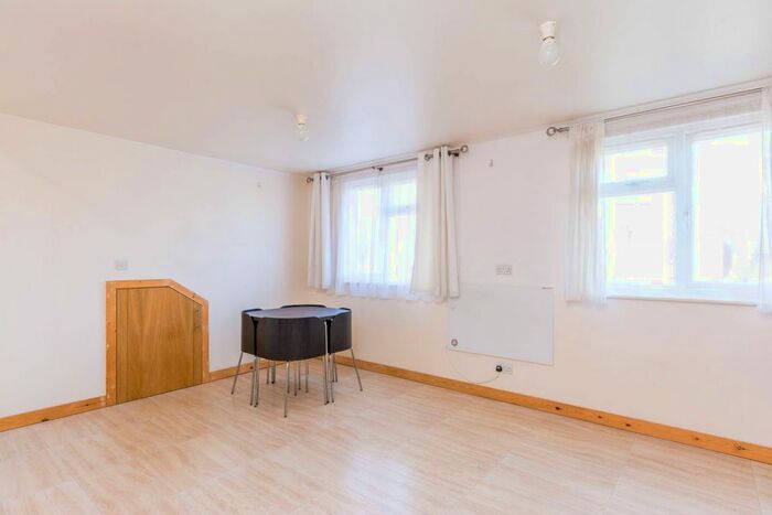 1 Bedroom Flat To Rent In Gunnersbury Lane, Gunnersbury, London, W3