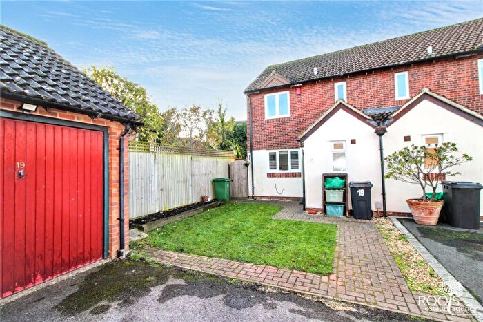 3 Bedroom Semi Detached House For Sale In Quarrington Close, Thatcham, Berkshire, RG19