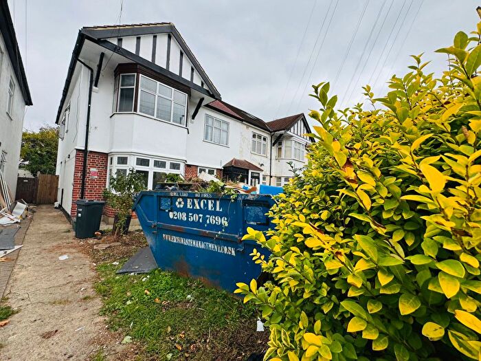 3 Bedroom Flat To Rent In Beehive Lane, Ilford, IG4