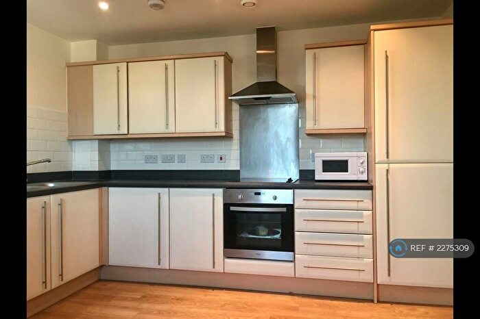 2 Bedroom Flat To Rent In Grays Place, Slough, SL2