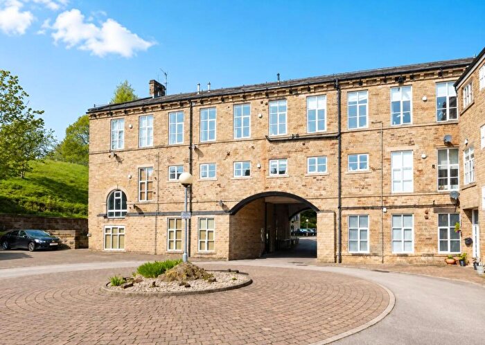 2 Bedroom Flat For Sale In Weavers Lane, Cullingworth, Bradford, BD13