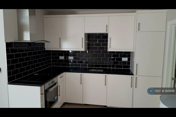 2 Bedroom Flat To Rent In Rose Kiln Lane, Reading, RG1
