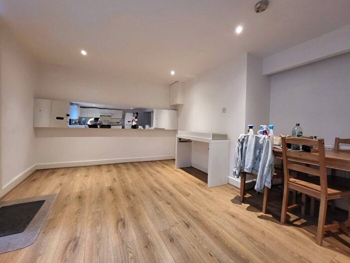 2 Bedroom Flat To Rent In Clapham Manor Street, London, SW4