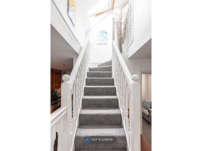 1 Bedroom Semi-Detached House To Rent In Fairland Road, Stratford, E15