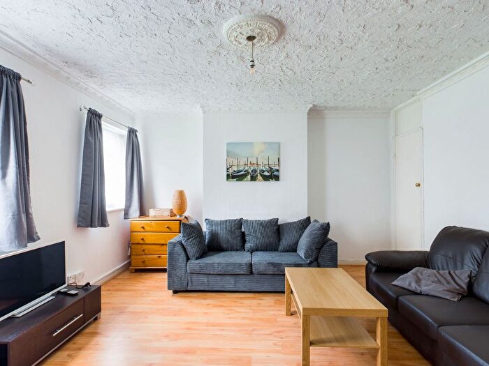 3 Bedroom Flat To Rent In Geffrye Estate, Monteagle Court Geffrye Estate, N1