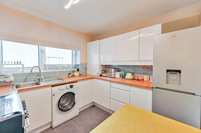 1 Bedroom Flat To Rent In Battersea Square, Battersea Square, London, SW11