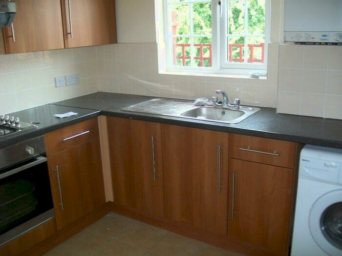 3 Bedroom Maisonette To Rent In High Street, Ilford, London, IG6