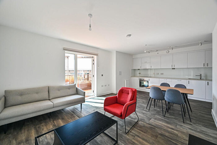 3 Bedroom Flat To Rent In Millet Place, Royal Docks, London, E16