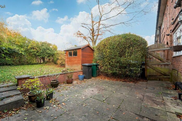 1 Bedroom Flat To Rent In Hill Top, Hampstead Garden Suburb, NW11