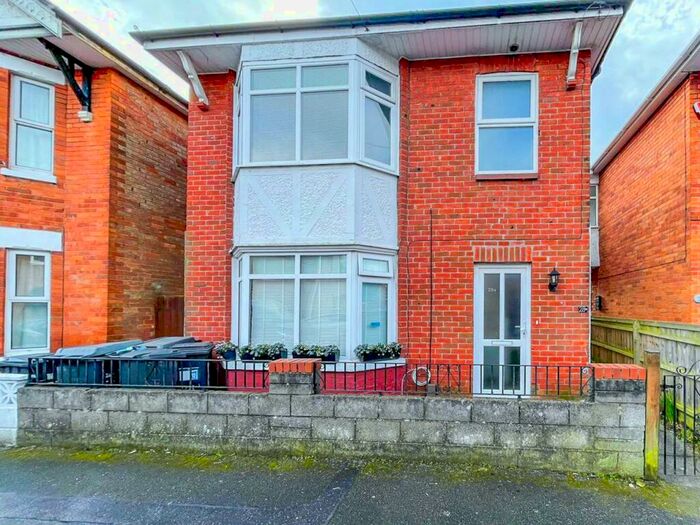 1 Bedroom Flat To Rent In A Roberts Road, Pokesdown, Bournemouth, BH7